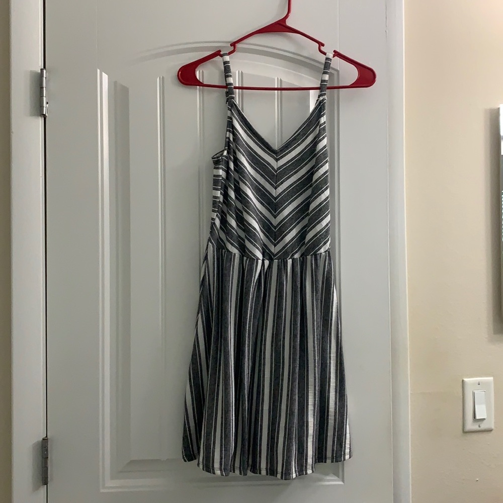 XS universal thread black and white sundress